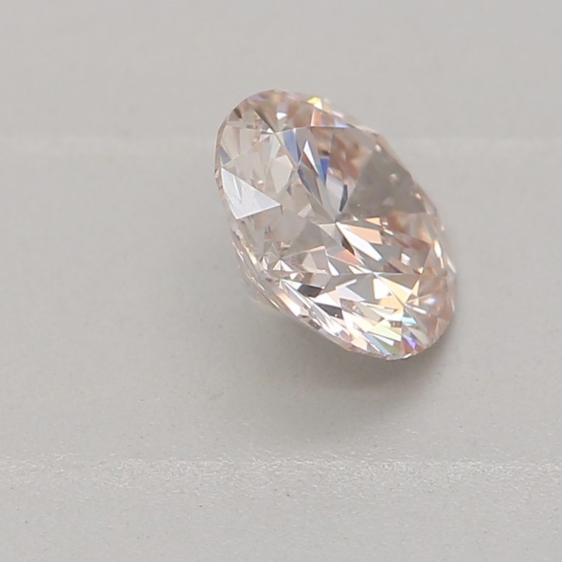 0.4 carat light pink round diamond certified by GIA