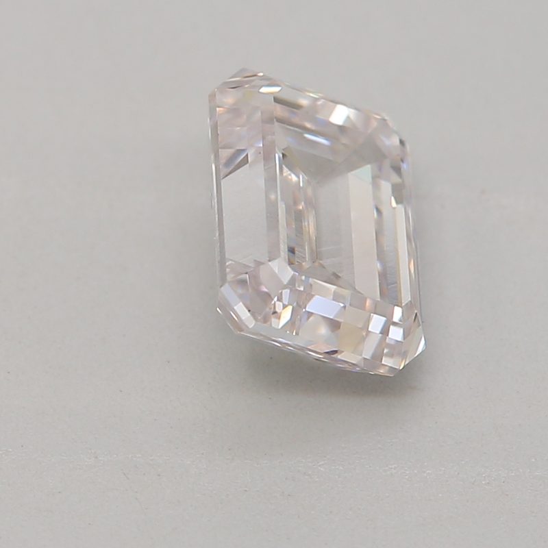 0.8 carat light pink emerald diamond certified by GIA