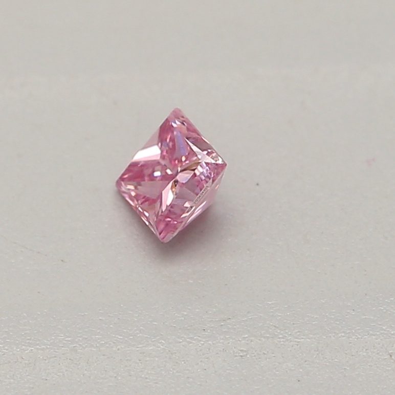 0.05 carat fancy intense purplish pink princess diamond certified by GIA