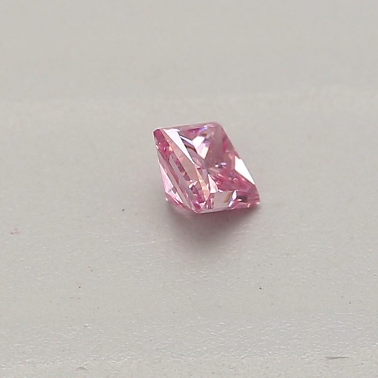 0.05 carat fancy intense purplish pink princess diamond certified by GIA